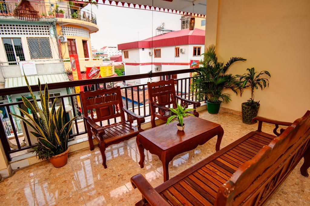 B52 Hostel Phnom Penh Exterior photo