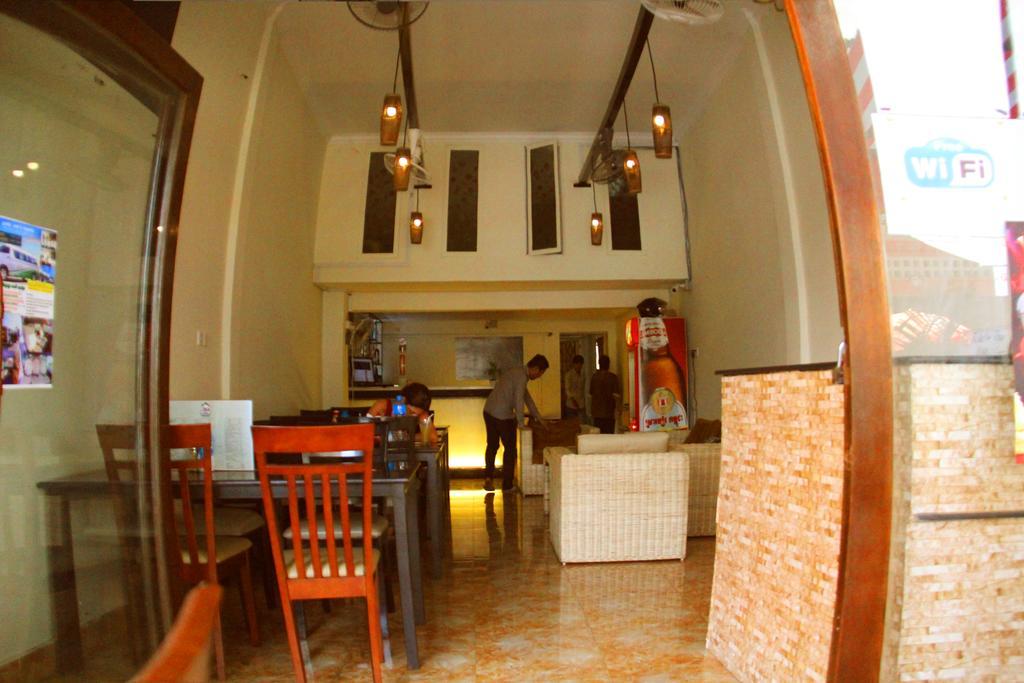 B52 Hostel Phnom Penh Exterior photo